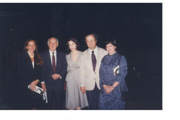 Patricia Huber, os Ministros Bresser Pereira e Francisco Weffort, e Luisa Strina, 1995